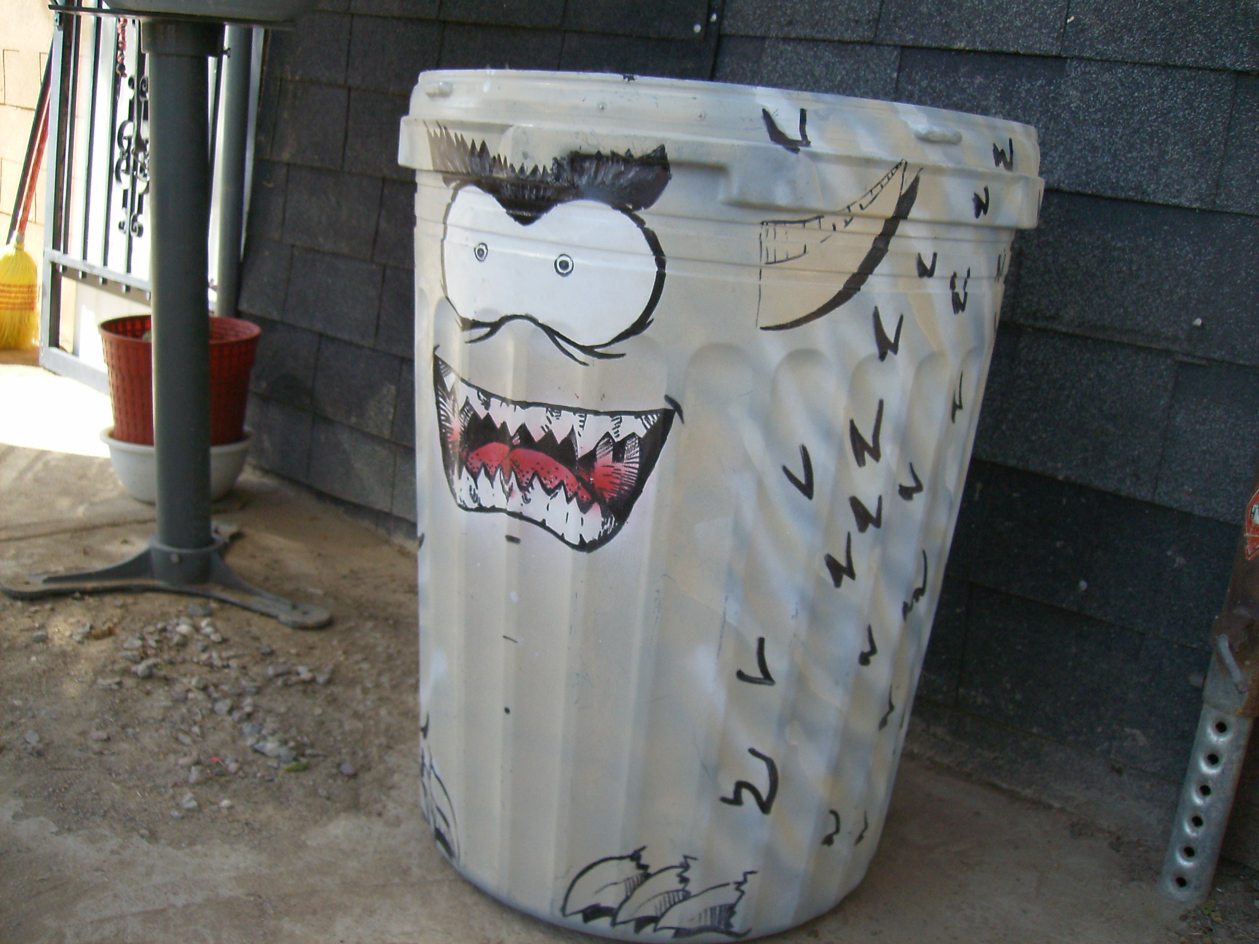 TRASH MONSTER