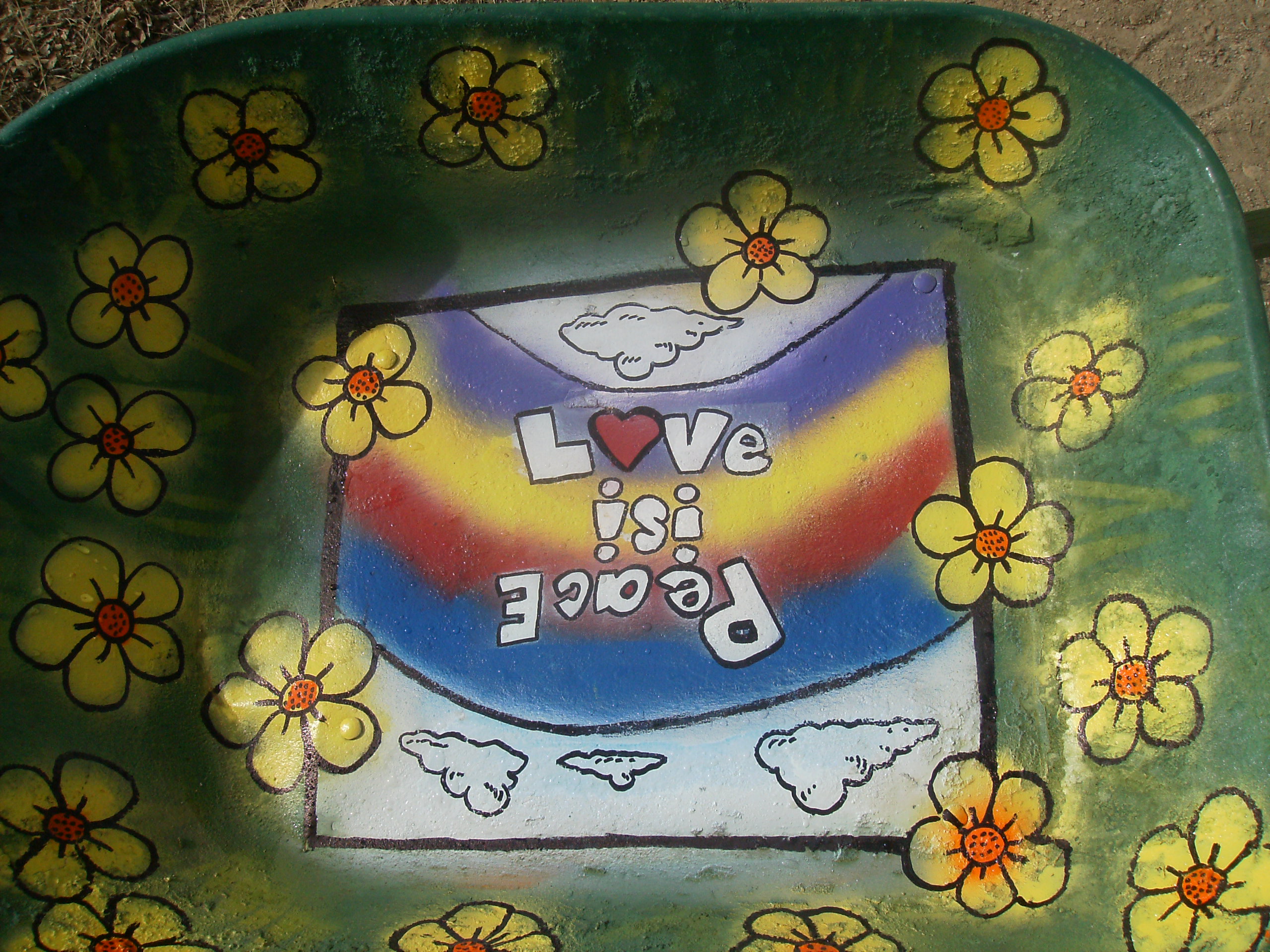 PEACE IS LOVE TOP VIEW1